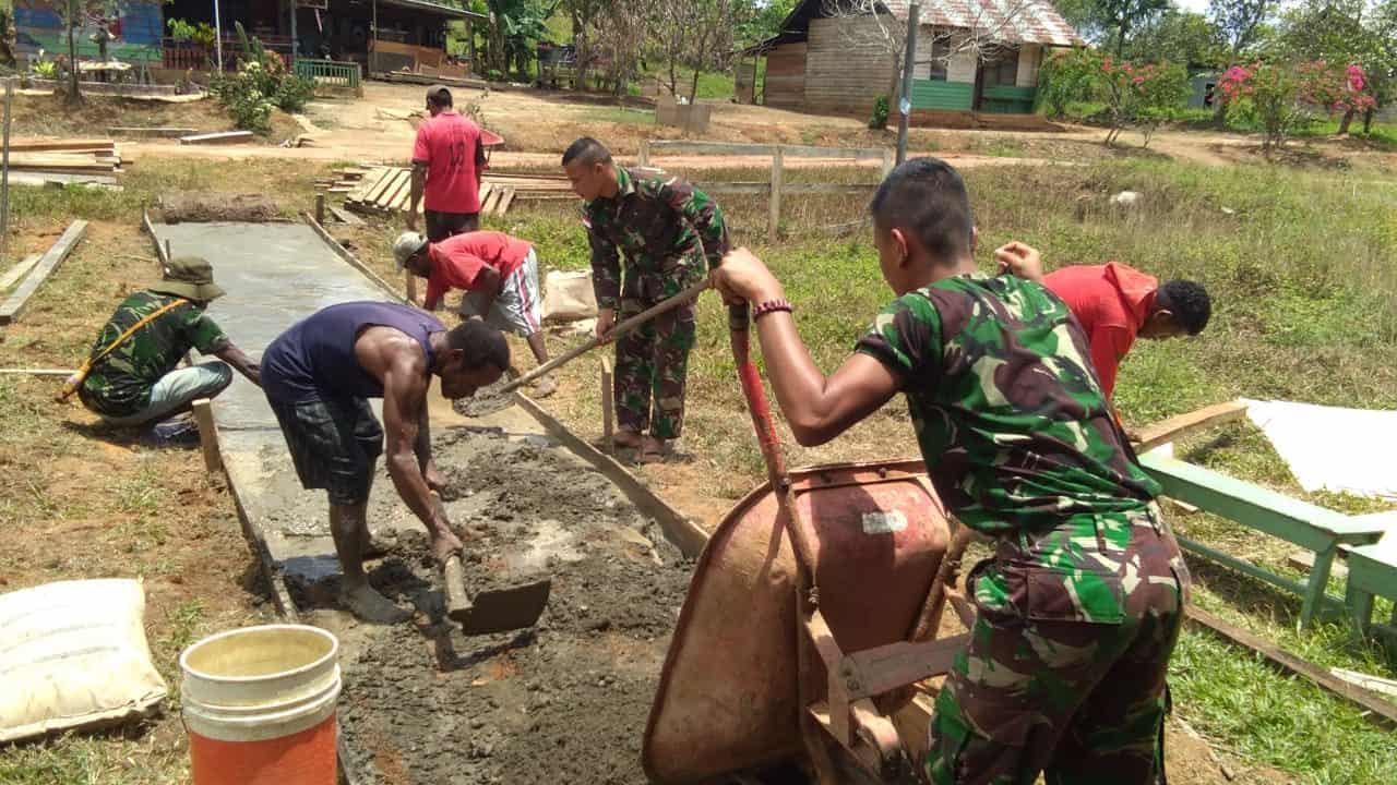 Tingkatkan Kualitas Kesehatan Warga, Satgas Pamtas Yonif 406 Renovasi Poskes