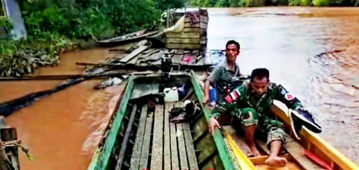 Susuri Hutan dan Sungai, Satgas Yonif 641 Obati Warga Pedalaman Kalimantan