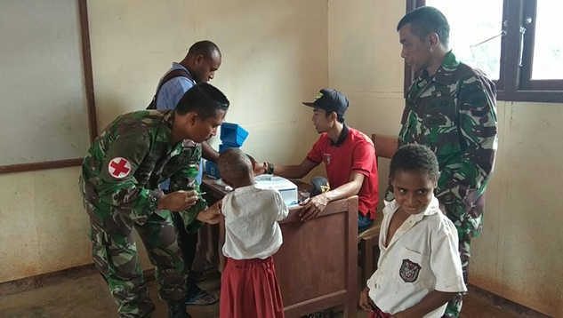 Peduli Generasi Muda Papua, Satgas Yonif 406 Gelar Imunisasi di Boven Digoel Peduli Generasi Muda Papua, Satgas Yonif 406 Gelar Imunisasi di Boven Digoel