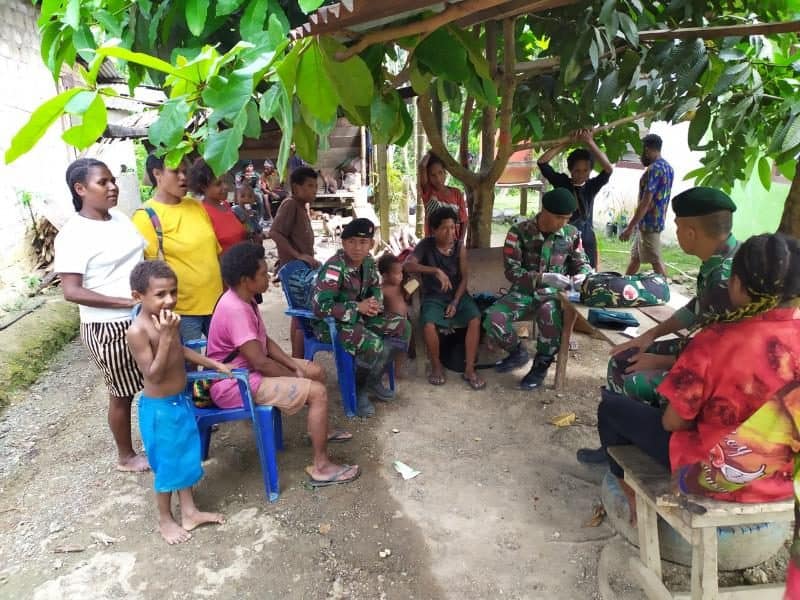 Konsultasi dan Pengobatan Satgas Yonif R 300, Wujudkan Papua Sehat