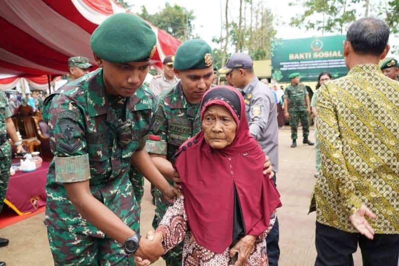 Bagi Kebahagiaan, Kostrad Gelar Baksos di Lebak