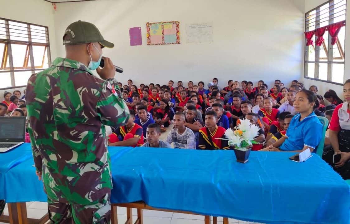 Bersih Diri dan Lingkungan, Satgas Yonif 132 Cegah Corona di NTT