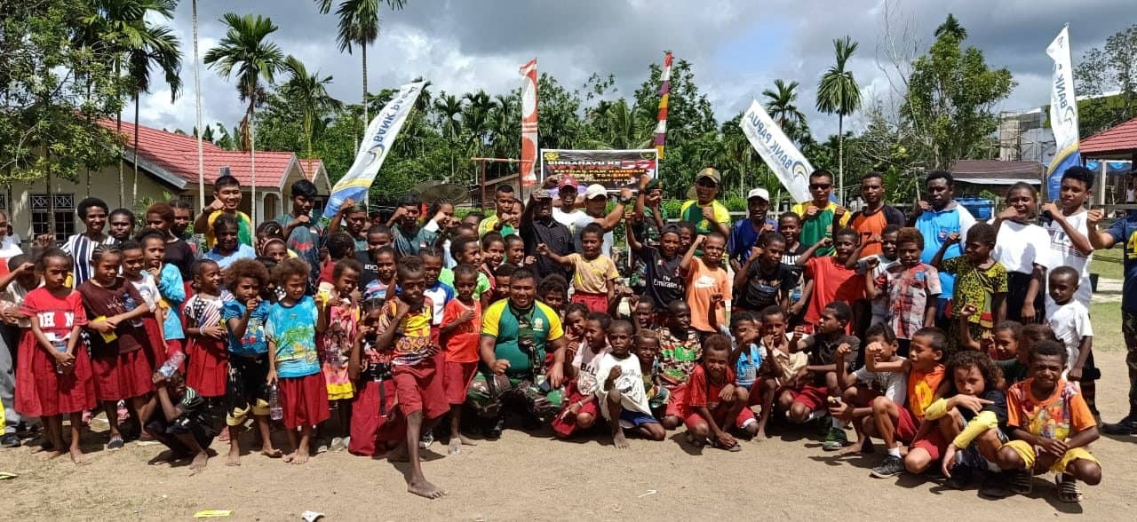 Atraksi Anak Papua, Bergembira Bersama Satgas Yonif 754