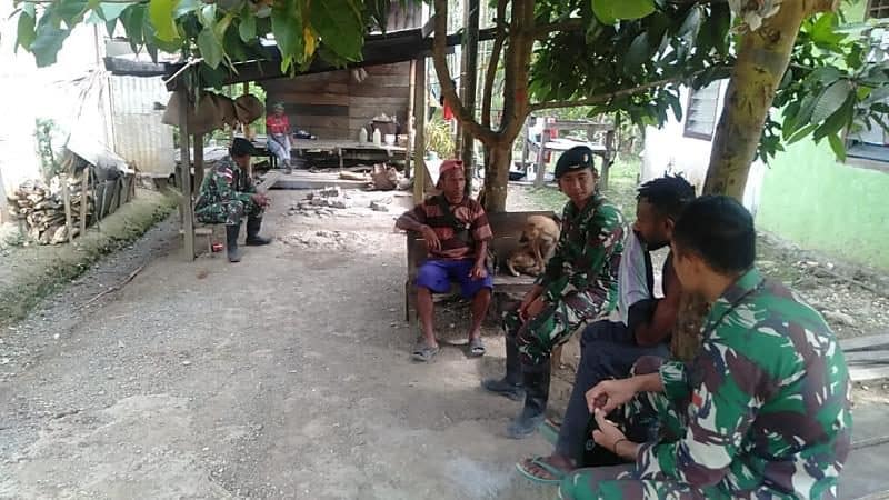 Keluarga Asuh Satgas Yonif R 300, Eratkan Kekeluargaan TNI dan Warga Papua