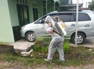 Cegah Covid-19, Yonbekang Kostrad Disinfektan Lingkungan