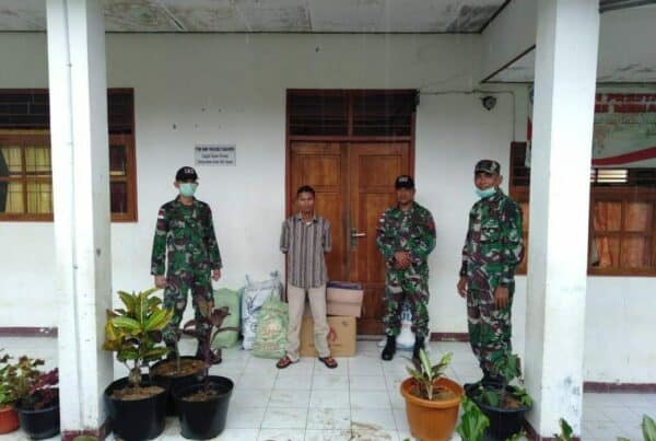 Bagikan 550 Buku, Satgas Yonif 142 dan Warga Jambi Peduli Anak Wiltas