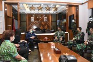 TNI AD Terima Bantuan 30.000 APD dari MNC Peduli