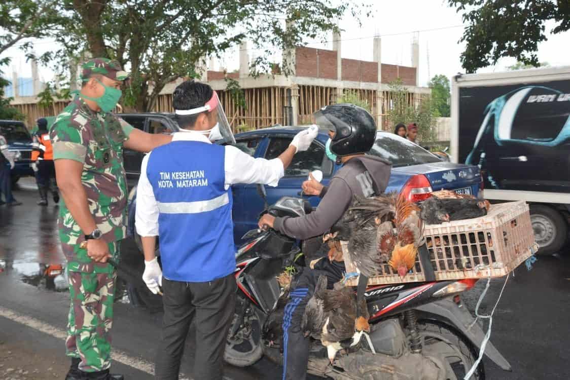 Turun Ke Jalan, Danrem 162 Ajak Warga Mataram Gunakan Masker