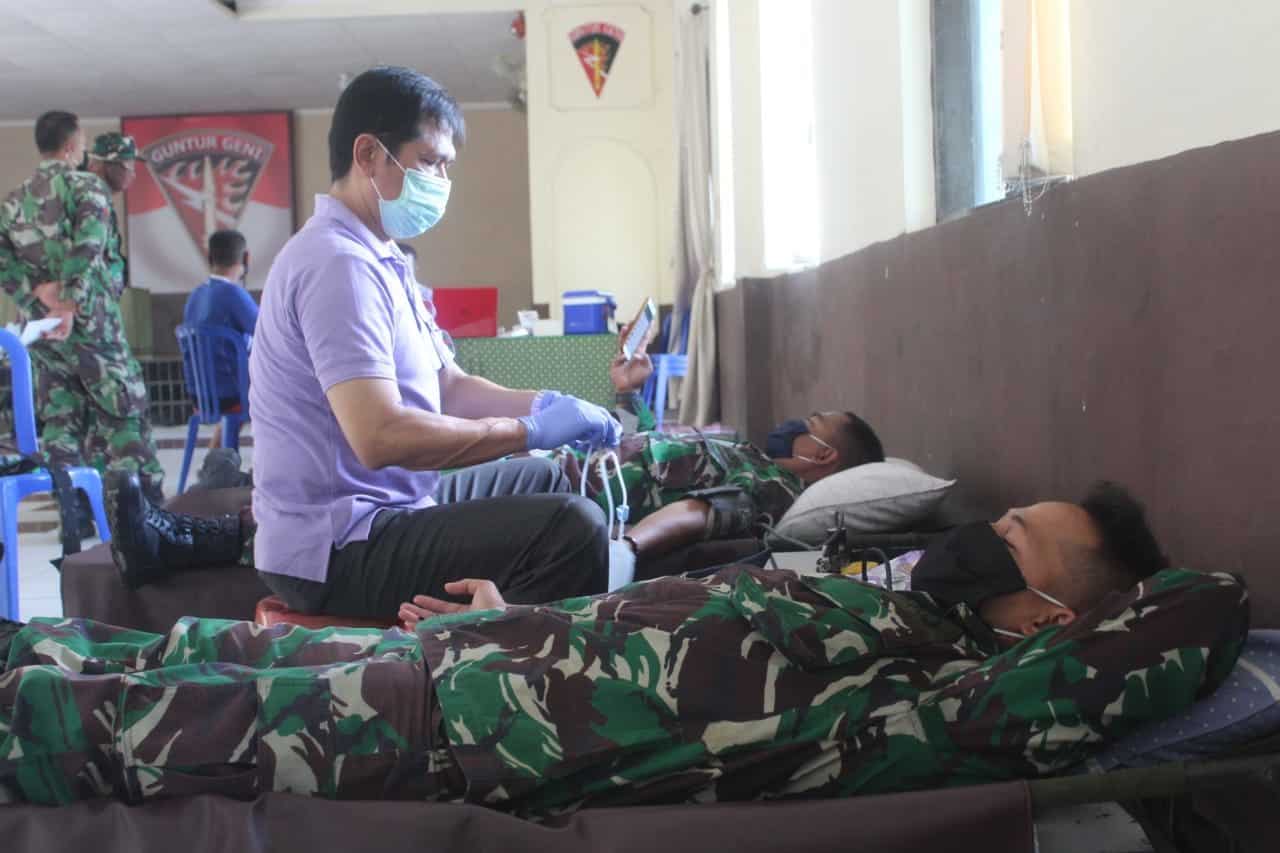 Di Tengah Pandemi Corona, Yon Armed 11 Kostrad Dukung Stok Darah PMI