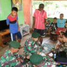 Sadar Kesehatan, Tiga Putra Papua Minta Dikhitan Satgas Yonif MR 411