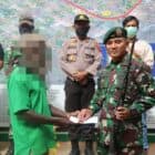 Sukarela, Warga Papua Serahkan Senjata Api Ke Satgas Yonif MR 411
