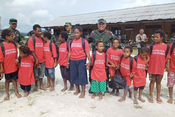 Kitong Sayang Papua, TNI-Polri Jaga dan Bantu Anak Pegunungan Bintang