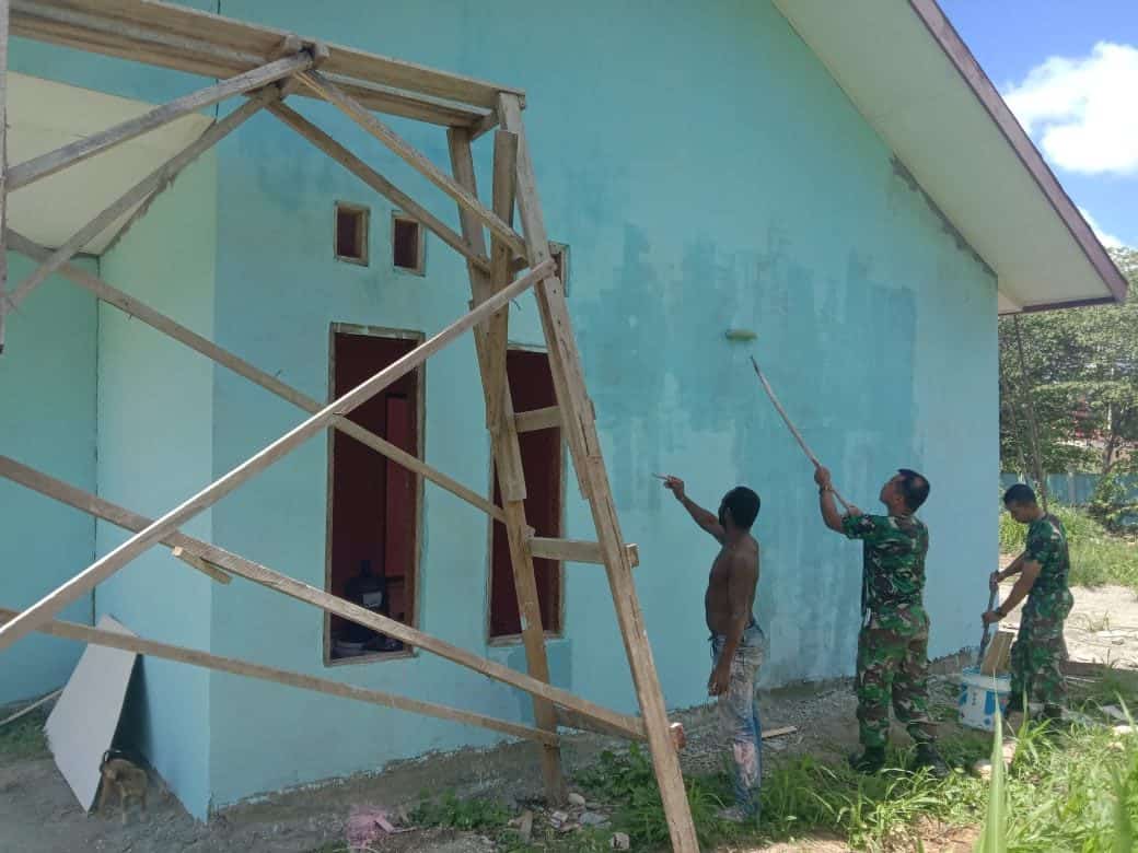 Bersaudara Satu Hati, Satgas Yonif 713 Bangun Rumah Warga Papua