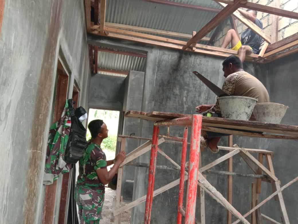 Bersaudara Satu Hati, Satgas Yonif 713 Bangun Rumah Warga Papua