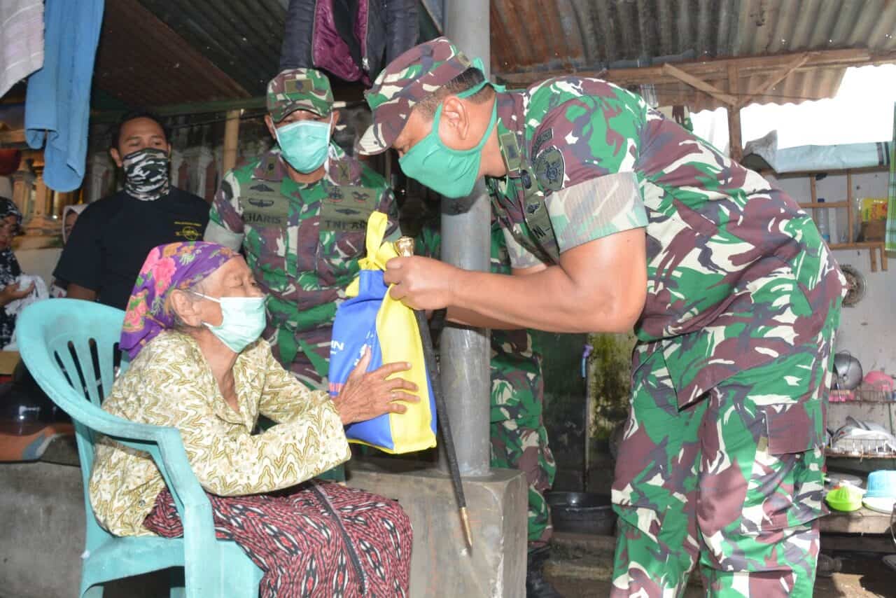 Bantu Sembako, Korem 162 Peduli Warga Terdampak Corona