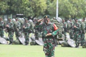 Siap Operasi, Asops Kas Kostrad Tinjau Yonif 413