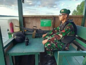 Lebaran Virtual, Kado Idul Fitri TNI AD Bagi Satgas Yonif 623 Dengan Keluarga