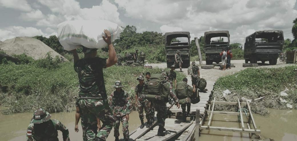 17,5 Jam Susuri Sungai, Satgas Yonif RK 623 Serpas Menuju Pos Perbatasan Kalimantan