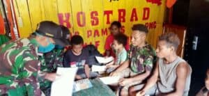 Libur Pandemi Covid-19, Satgas Yonif R 509 Mengajar Anak Papua