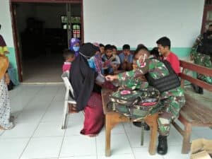 Cek Kesehatan Anak Panti Asuhan, Satgas Yonif 713 Jamin Masa Depan Papua