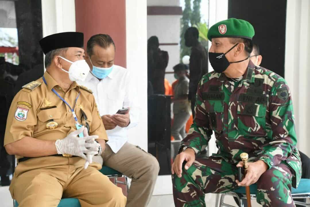 Sembako Kemanusiaan, Tali Asih Gubernur – Danrem 142 Bagi Warga Polman