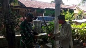 Tangis Haru Nenek Mas’at Terima Bantuan Pangdam IV/Dip