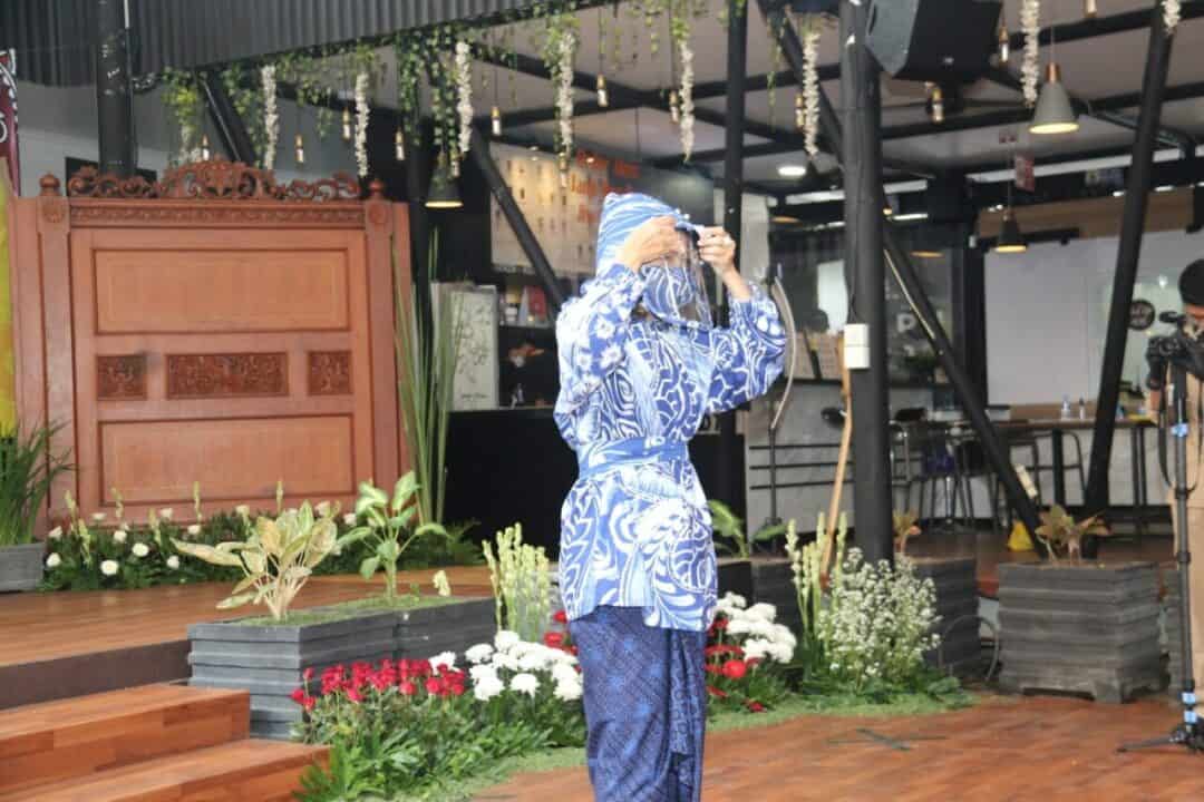 Ibu Hetty Andika Perkasa Hadiri Penyerahan Bantuan 20 ribu Masker dari YBI ke Dharma Pertiwi Ibu Hetty Andika Perkasa Hadiri Penyerahan Bantuan 20 ribu Masker dari YBI ke Dharma Pertiwi