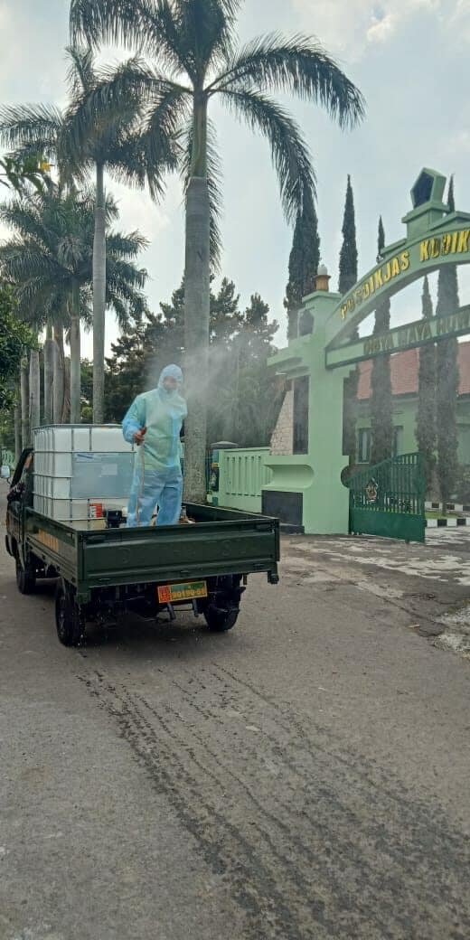 Cegah Penyebaran Covid-19 Disjasad Lakukan Penyemprotan Disinfektan