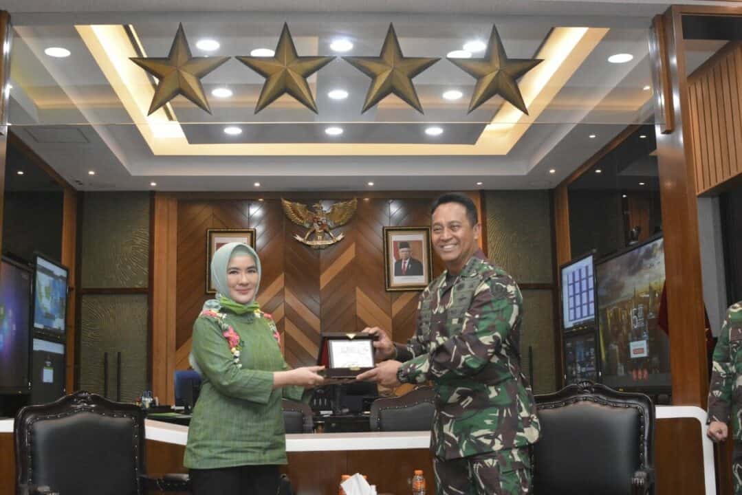 TNI AD Terima Bantuan 48.000 Perlengkapan Kesehatan dari Pertamina Peduli Kasad : TNI AD Siap Bantu Pertamina.