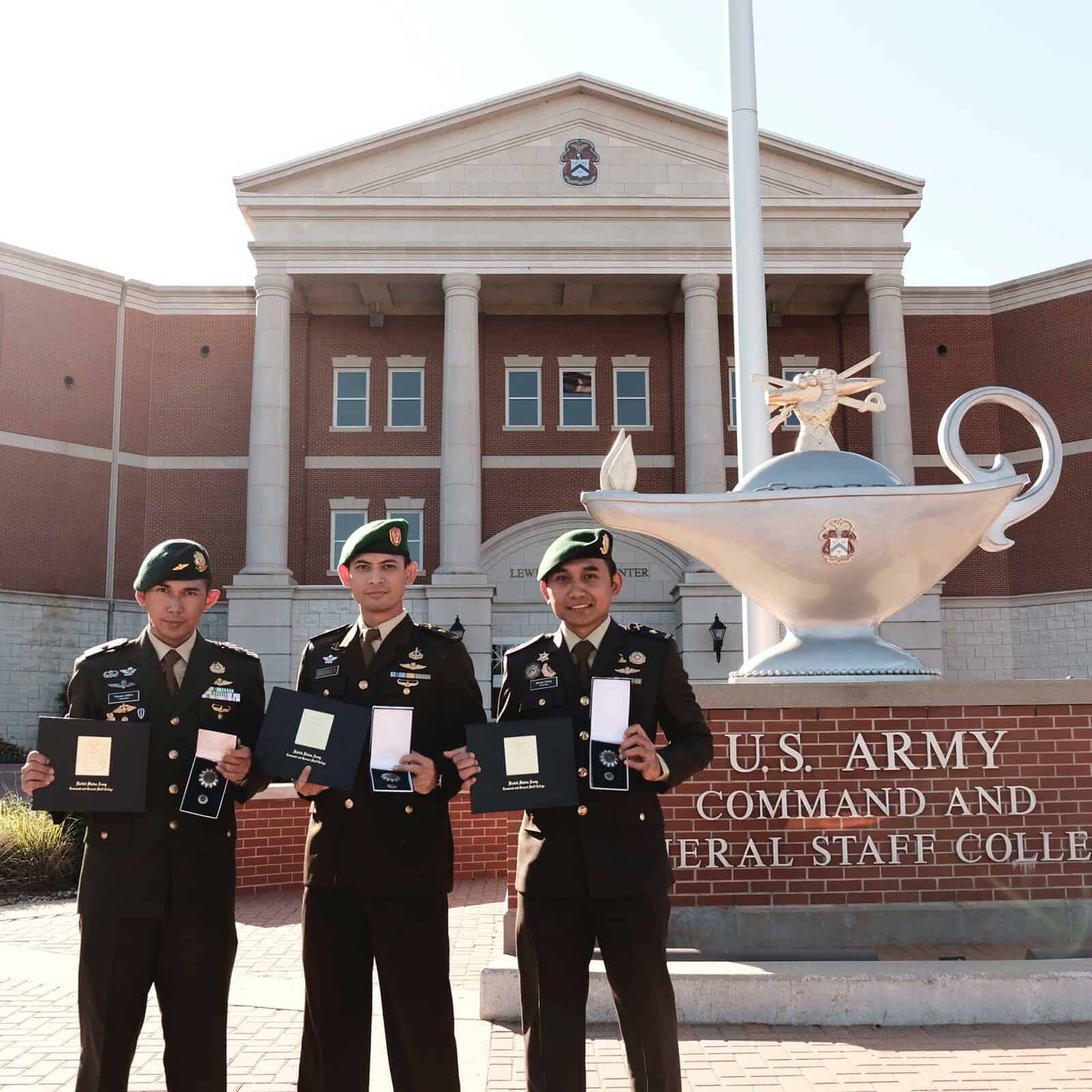 Raih Double Degree, 3 Perwira TNI AD Lolos Dari Lubang Jarum US Army