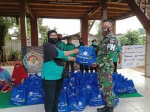 Peringati HUT ke 74, POM TNI AD dan PKP Pomad Bagikan 1.200 Sembako Kepada Purnawirawan Pomad