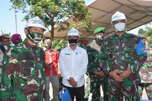 Pangdam IX/Udy Serahkan Kunci RTG Bagi Warga Korban Gempa NTB