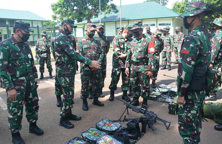 Pastikan Siap Operasi, Kasdam Siliwangi Cek Satgas Yonif 312