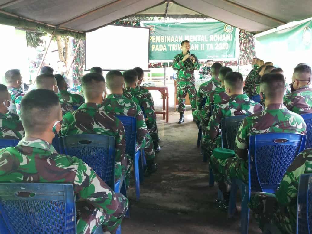 Tingkatkan Mental Prajurit Satgas Yonif 713/ST, Bintaldam XVII/Cen Gelar Pembinan Rohani