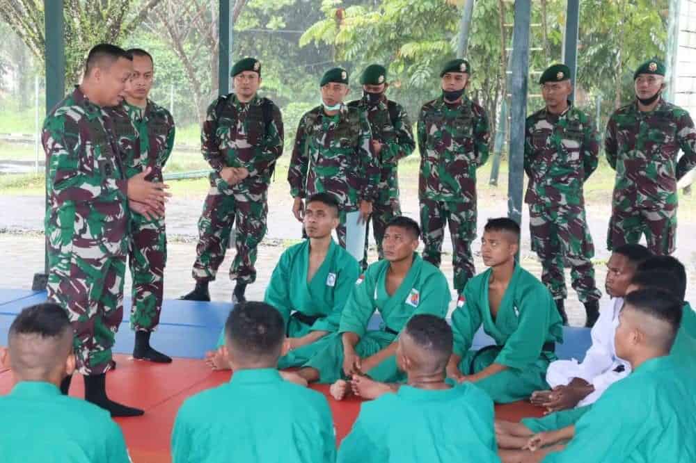 Ikuti Kejuaraan BDM, Danbrigif 20/3 Kostrad Tinjau Latihan Yonif 754