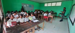 Peduli Pendidikan, Satgas Yonif R 100 Mengajar di SD Kanandega