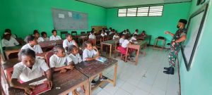 Peduli Pendidikan, Satgas Yonif R 100 Mengajar di SD Kanandega