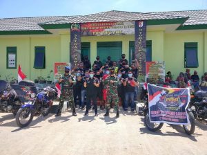 Gandeng Club Motor, Satgas Yonif RK 744 Bagikan Sembako di Perbatasan