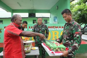 Sederhana, Satgas Yonif MR 413 Rayakan HUT ke-55 di Perbatasan RI-PNG