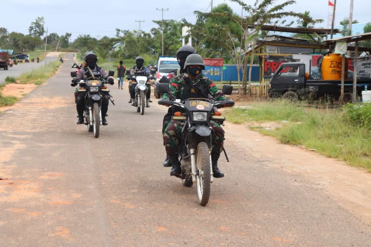 Ciptakan Rasa Aman, Satgas Yonif 754 Patroli Bermotor Keliling Kabupaten Mappi