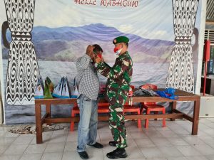 Peduli dan Sayang Anak Papua, Korem 172/PWY Bantu Perlengkapan Sekolah Pelajar Sentani