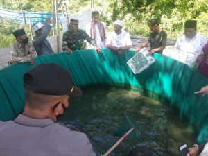 Pesantren Nurul Ikhsan Panen Perdana Lele di Kolam Bioflok Kodim Aceh Jaya