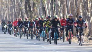 Pupuk Kebersamaan, Satgas Yonif RK 744 dan Kodim 1605/Belu Gowes Bersama di Perbatasan RI-RDTL