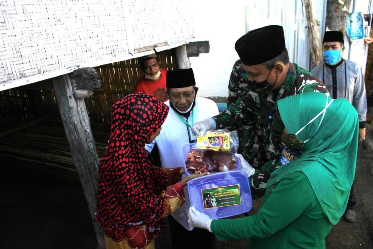 Kebahagiaan Warga Pulau Bungin Terima Bantuan Hewan Kurban dari Kasad