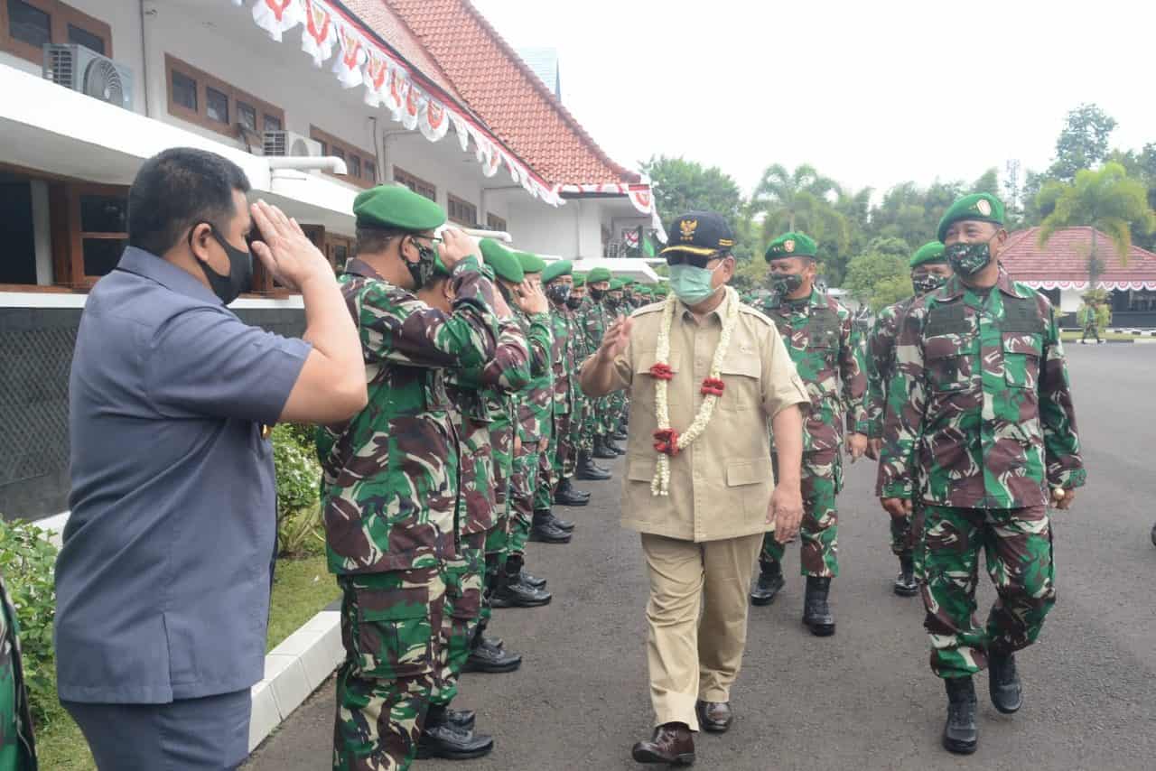 Wakasad Dampingi Menhan Berikan Ceramah Pembekalan Siswa Seskoad