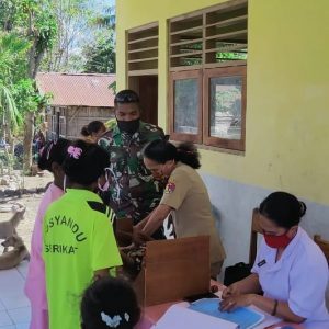 Peduli Kesehatan ibu dan Anak, Satgas Yonif RK 744/SYB Gelar Posyandu di NTT