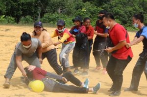 Latih Jiwa Kepemimpinan, Satgas Pamtas Yonif R 200/BN Gelar Outbound Bagi Pemuda Perbatasan