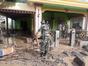 Banjir Bandang Menerjang, Kodim 1304/Gorontalo Sigap Berikan Pertolongan