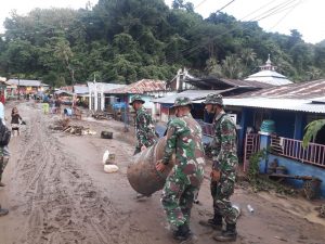 Banjir Bandang Menerjang, Kodim 1304/Gorontalo Sigap Berikan Pertolongan