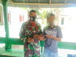 Percaya TNI, Warga Maluku Kembali Serahkan 3 Senpi dan 1 Granat Ke Satgas Yonif RK 732